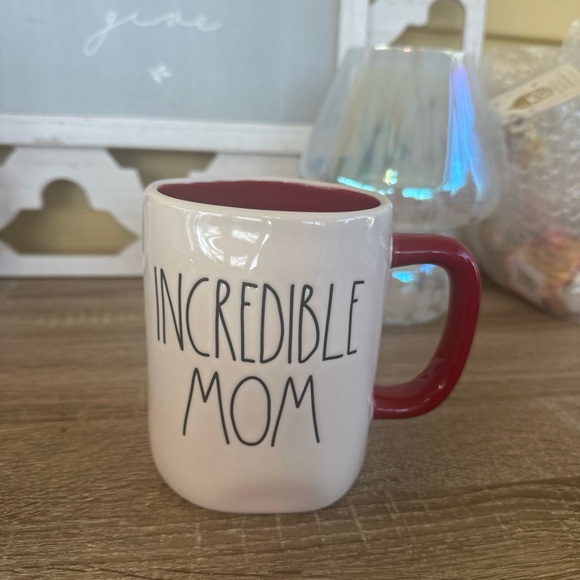 Incredible Mom Rae Dunn Pixar Incredible Mom/ElastiGirl Mug - Picture 1 of 6